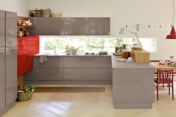 Beyond the cutting edge.
Wood as the hallmark trait of a range that walks the cutting edge of design without sacrificing spontaneity. Dedicated to the more demanding, who seek the combination of wood
